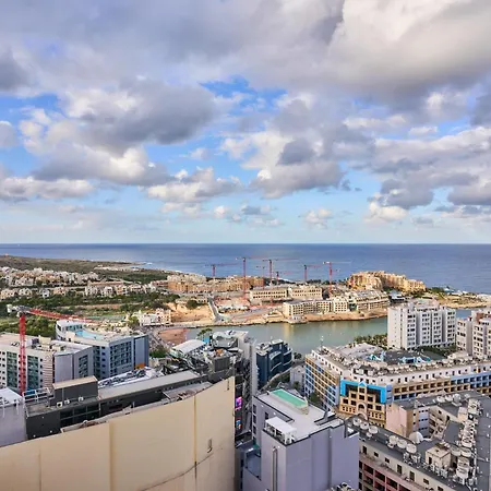 Apartament Sleek One-bedroom With A Panoramic View *