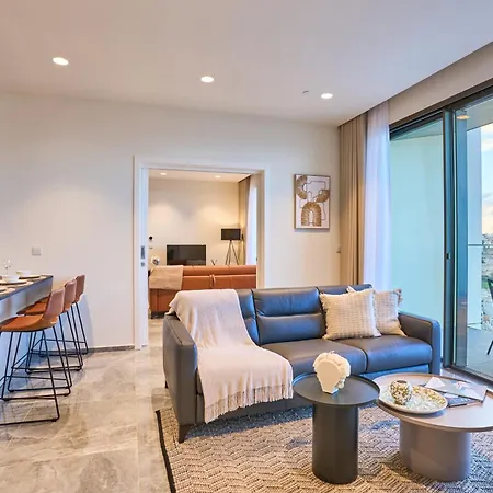 Sleek One-bedroom With A Panoramic View *