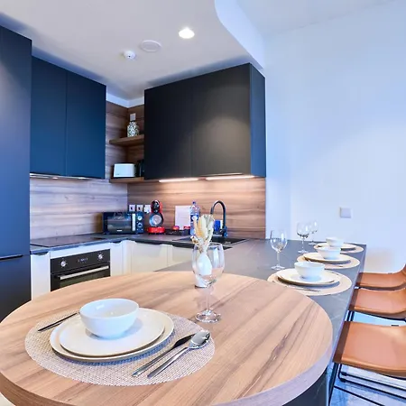 Apartament Sleek One-bedroom With A Panoramic View *