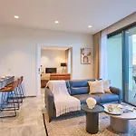 Sleek One-bedroom With A Panoramic View *
