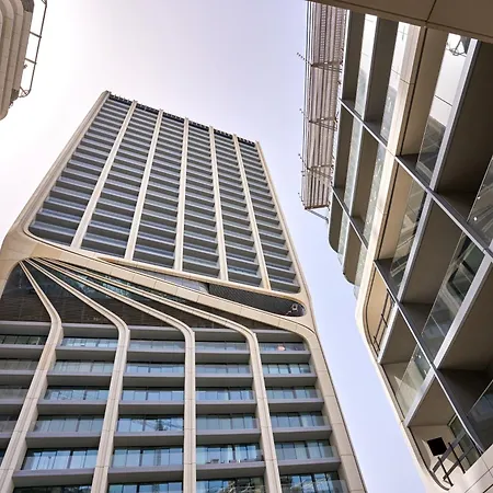 Daire Sleek One-bedroom With A Panoramic View *