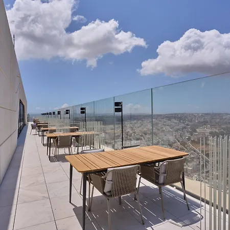 Sleek One-bedroom With A Panoramic View Apartment *