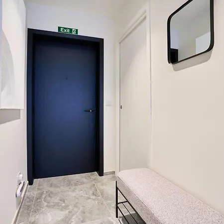 Sleek One-bedroom With A Panoramic View Apartman *