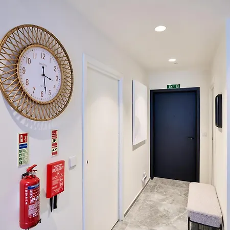 Apartman Sleek One-bedroom With A Panoramic View