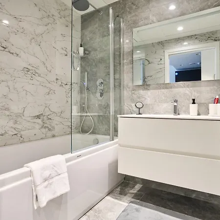 Sleek One-bedroom With A Panoramic View * San Ġiljan