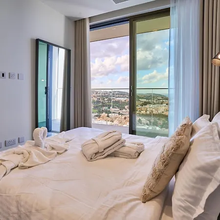 Sleek One-bedroom With A Panoramic View San Ġiljan