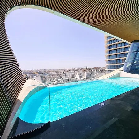 Sleek One-bedroom With A Panoramic View * San Ġiljan
