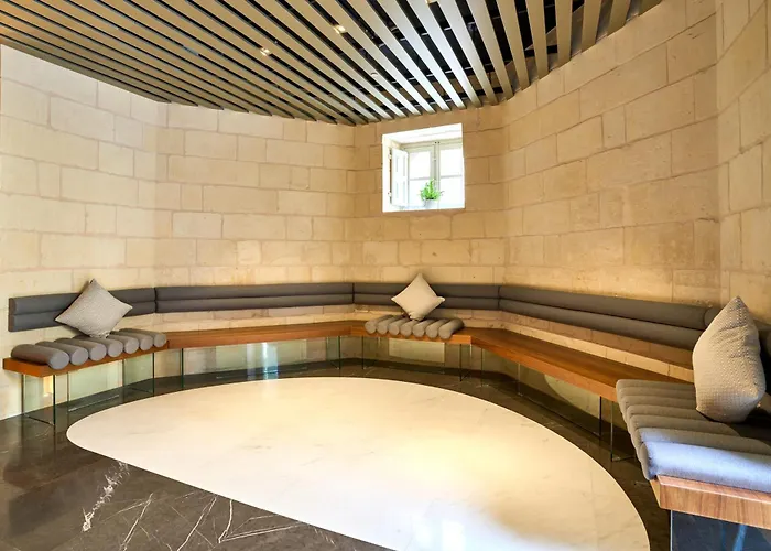 Sleek One-bedroom With A Panoramic View Appartement San Ġiljan