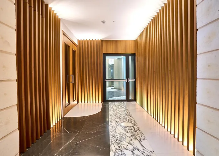 Sleek One-bedroom With A Panoramic View *