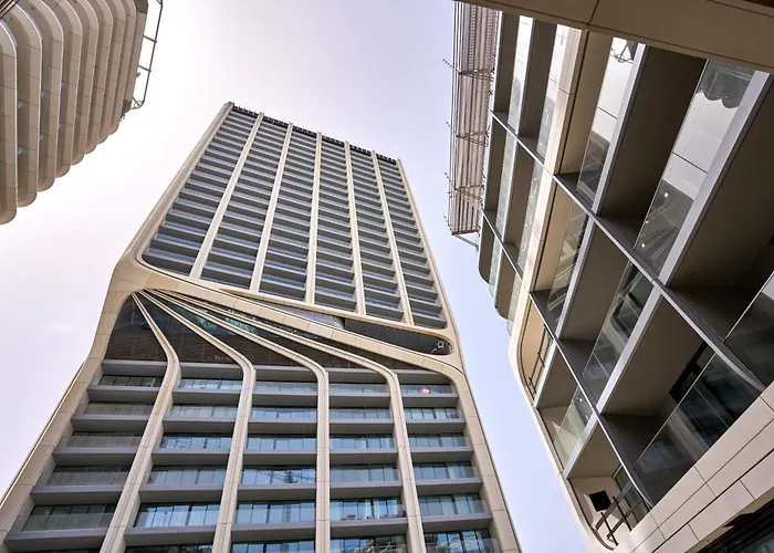 Appartement Sleek One-bedroom With A Panoramic View *