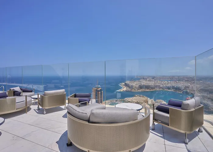 Sleek One-bedroom With A Panoramic View * San Ġiljan