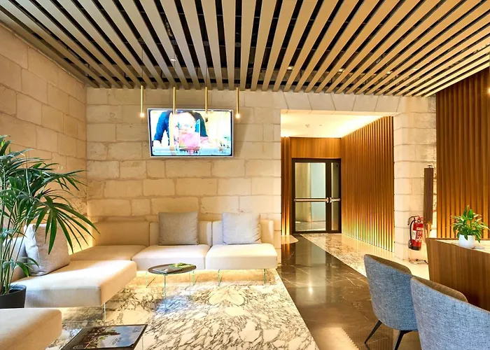 Sleek One-bedroom With A Panoramic View