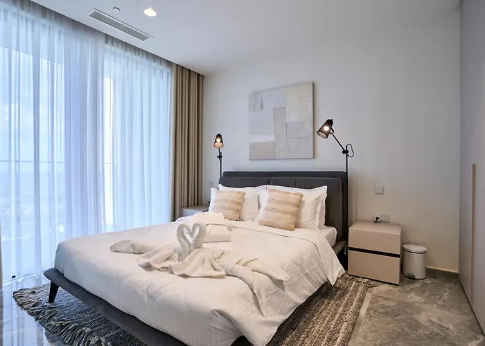 Sleek One-bedroom With A Panoramic View * San Ġiljan