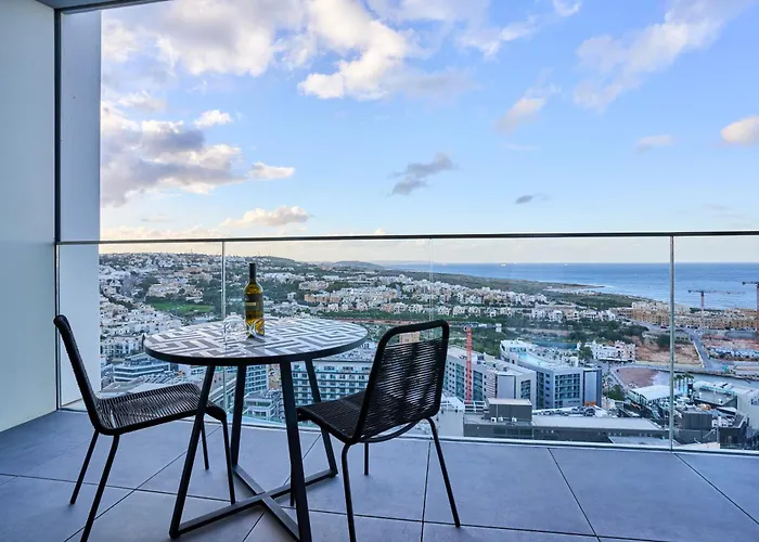 Sleek One-bedroom With A Panoramic View Appartement