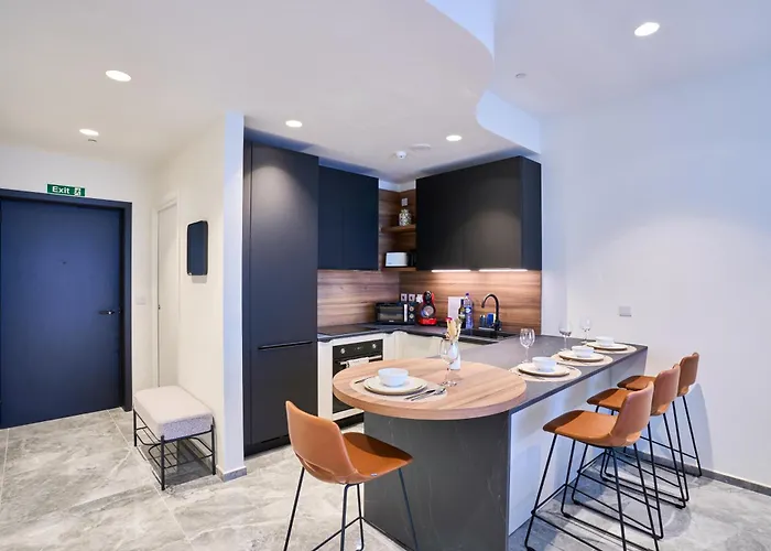 Sleek One-bedroom With A Panoramic View Appartement San Ġiljan