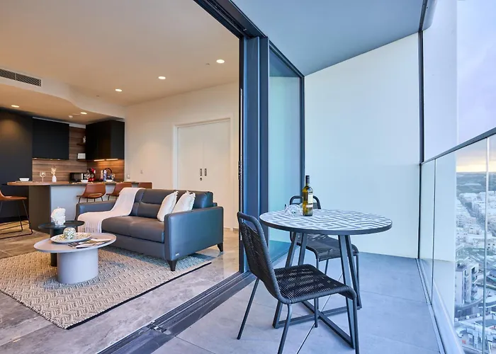 Appartement Sleek One-bedroom With A Panoramic View San Ġiljan
