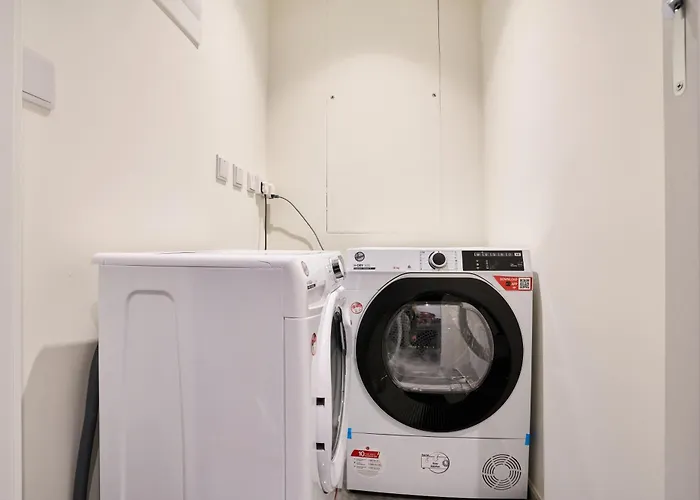 Sleek One-bedroom With A Panoramic View *