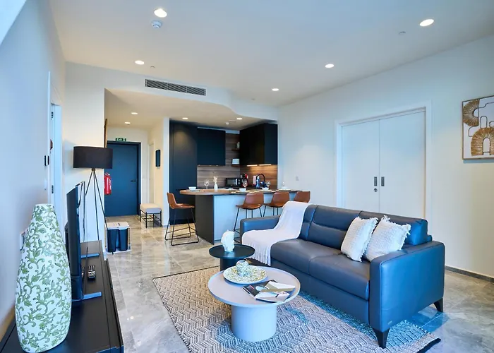 Sleek One-bedroom With A Panoramic View Appartement