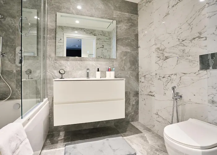 Appartement Sleek One-bedroom With A Panoramic View