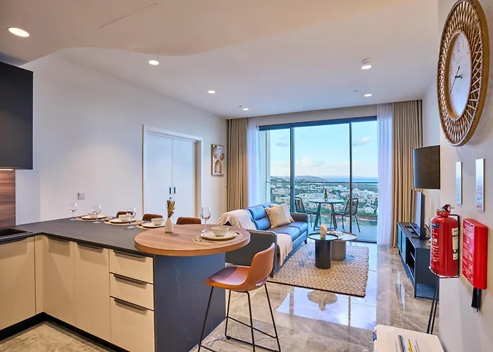 Appartement Sleek One-bedroom With A Panoramic View *