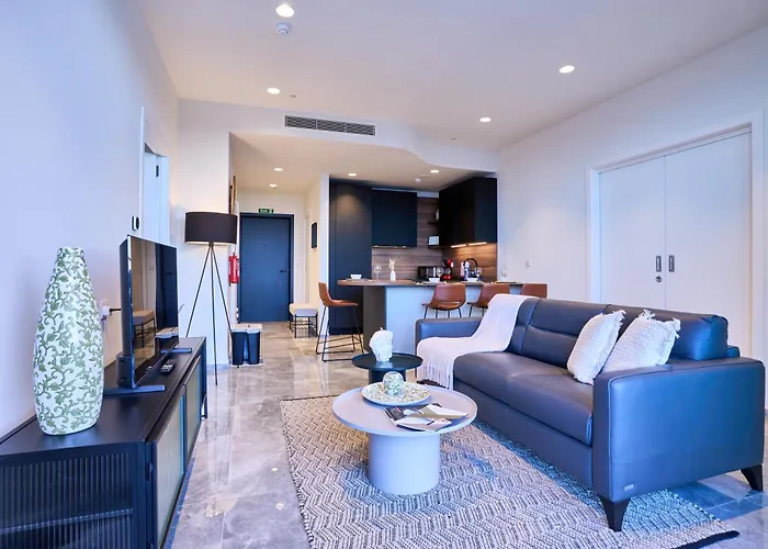 Sleek One-bedroom With A Panoramic View Appartement San Ġiljan