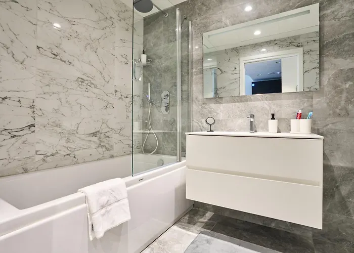 Sleek One-bedroom With A Panoramic View * San Ġiljan