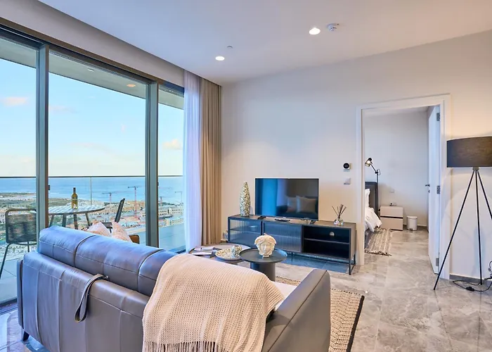 Appartement Sleek One-bedroom With A Panoramic View