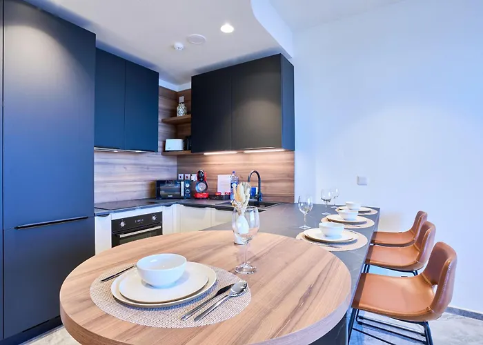 Appartement Sleek One-bedroom With A Panoramic View *