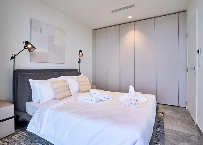 Appartement Sleek One-bedroom With A Panoramic View San Ġiljan