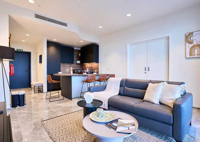 Sleek One-bedroom With A Panoramic View San Ġiljan