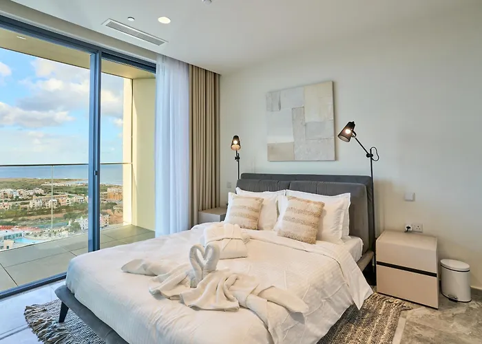 Sleek One-bedroom With A Panoramic View *