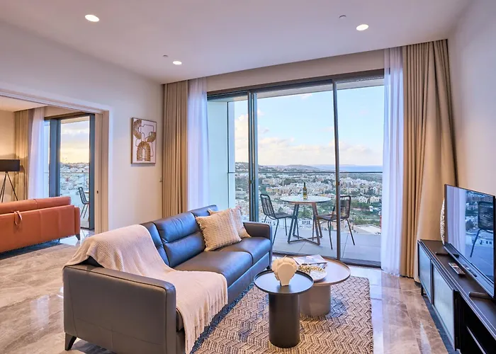 Sleek One-bedroom With A Panoramic View *