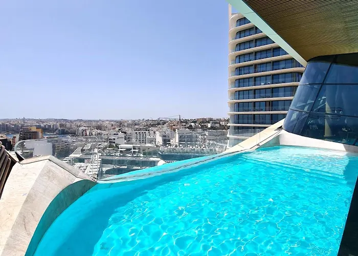 Sleek One-bedroom With A Panoramic View Appartement San Ġiljan