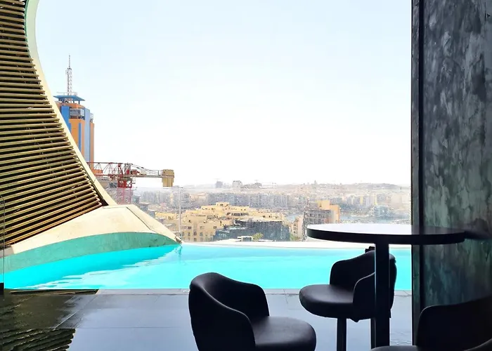 Sleek One-bedroom With A Panoramic View Appartement