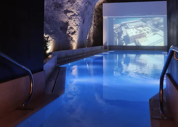 Sleek One-bedroom With A Panoramic View Appartement